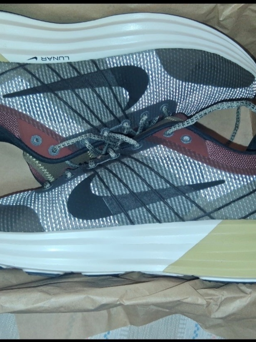 Men's Nike Lunar Roam SE Light Army Red Sepia Medium Olive Black Size 11.5